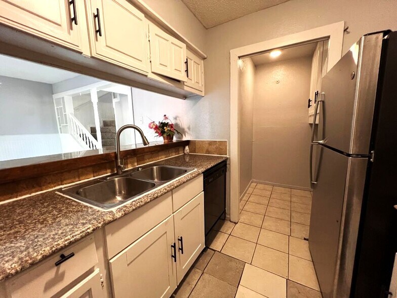 Building Photo - 324 Arborview Dr