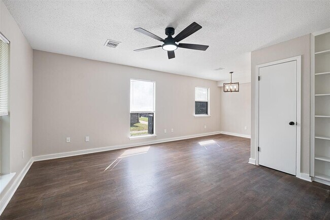 Building Photo - 200 Concho St
