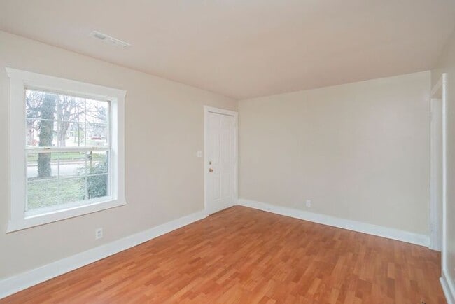 Building Photo - Charming Historic East Nash 3Bed/2Bath!