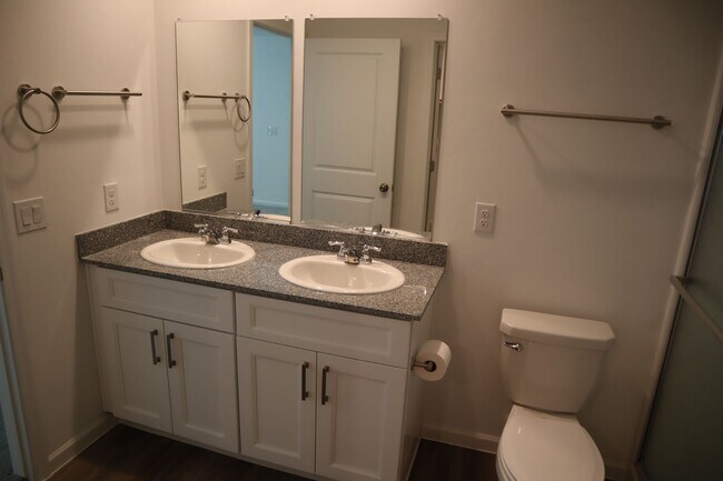 Building Photo - ~Pristine 2024 Luxury Home with Majestic Mountain Views~