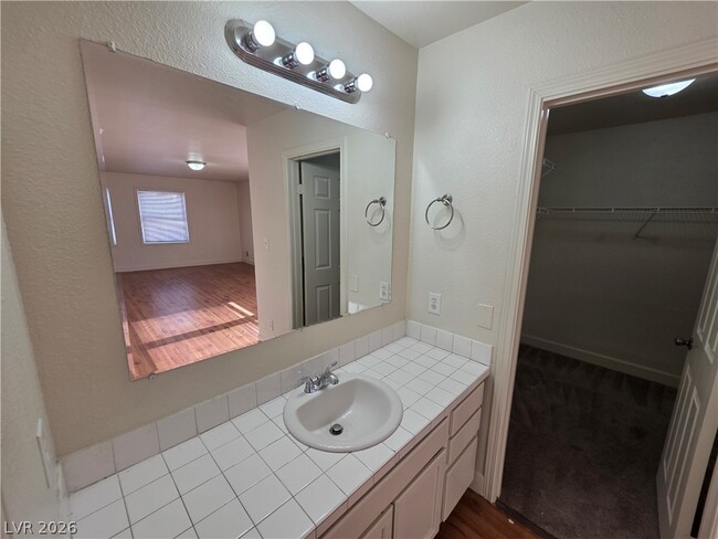 Building Photo - 1590 Mustang Dr