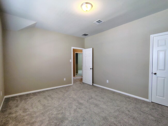 Building Photo - 2307 Sweet Bay Dr