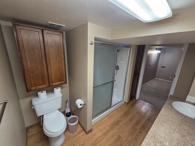 Building Photo - 3Bedroom, 2.5 Bath Mid Century Modern Home...