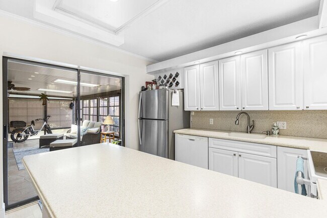 Building Photo - 5674 SE Riverboat Dr