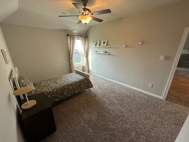 Building Photo - 909 Hartman Dr