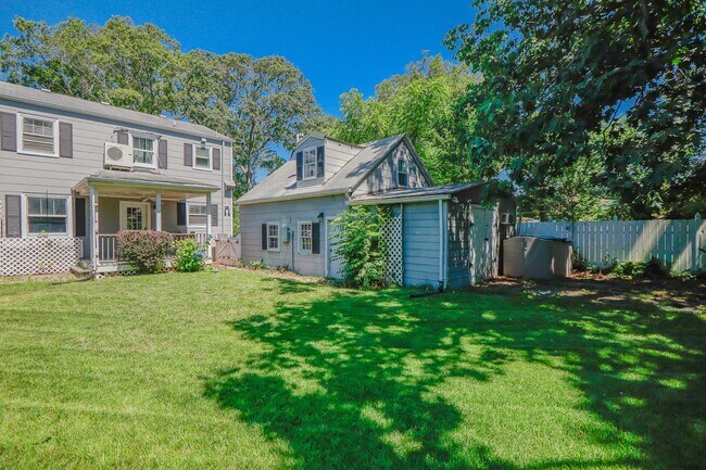 Building Photo - Cape Cod Rental Available in Norfolk!