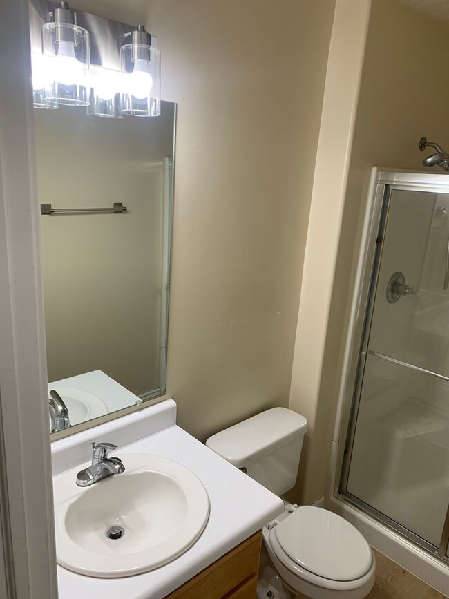 Building Photo - Draper Town Home w/3 bed, 2 1/2 bath and g...