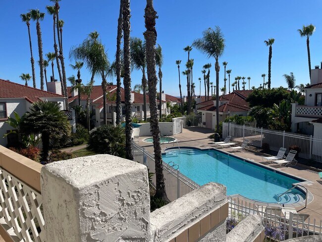 Building Photo - Stylish 3-Bedroom Retreat in the Highly De...