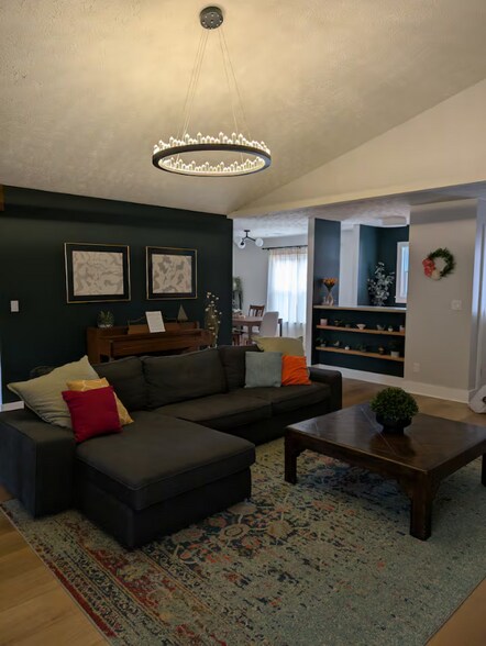 Building Photo - 10095 Lake Forest Way