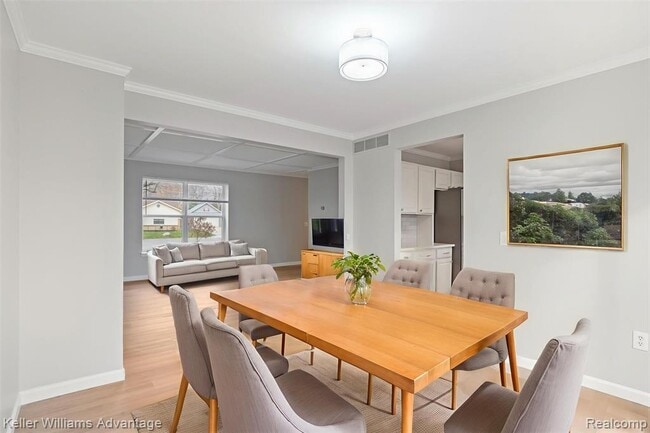 Building Photo - 33533 Rhonswood St