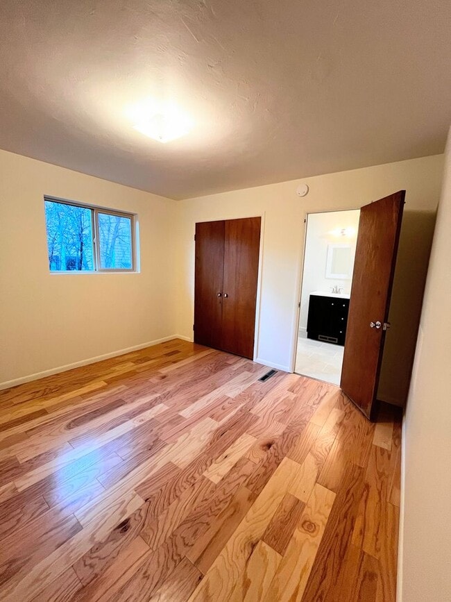 Building Photo - Spacious, Updated Home in the Heart of Driggs