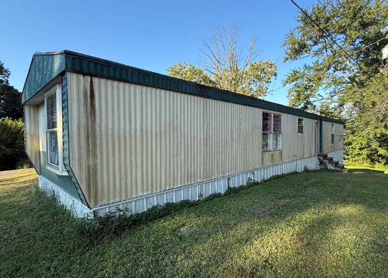 Building Photo - 615 S Bell St