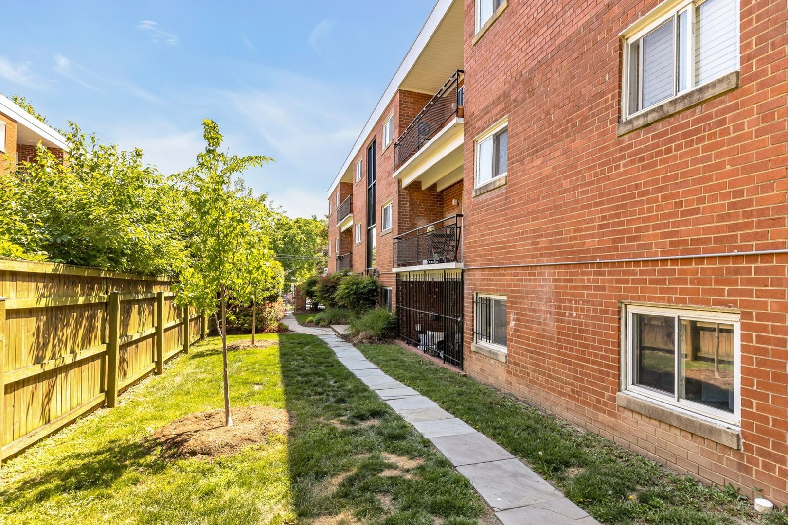 Building Photo - 1384 Bryant St NE