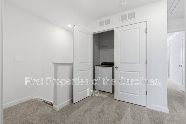 Building Photo - 238 Tiger Lily Dr