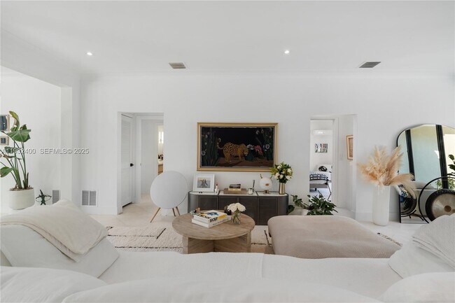 Building Photo - 2489 Meridian Ave