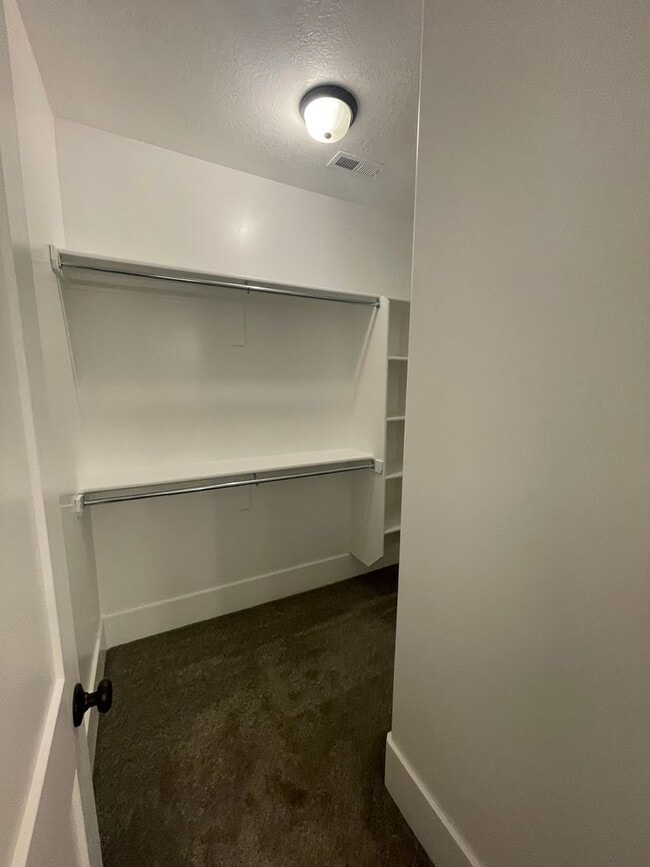 Building Photo - Spacious 1-Bedroom Apartment – North Salt Lake