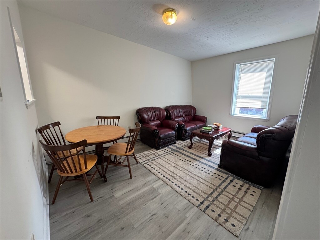 Building Photo - 10 Saunders St