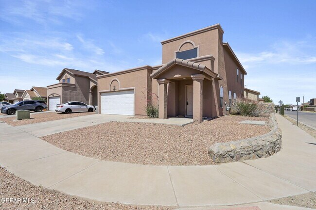 Building Photo - 2300 Glitter St