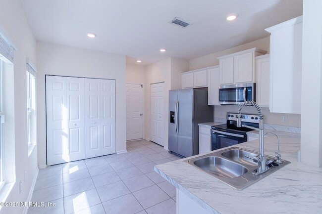 Building Photo - 890 Observatory Pkwy