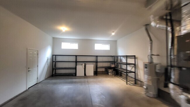 Building Photo - 3 Bed 2.5 bath plus bonus-Fenced-corner lo...