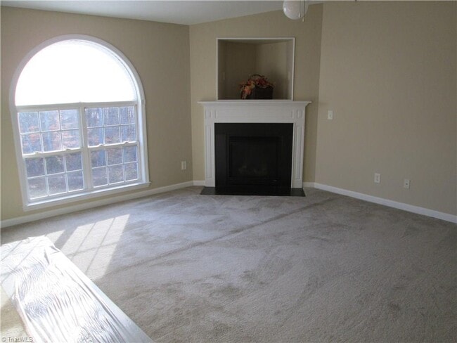 Building Photo - Coming soon!1 2 BR, 2BA!