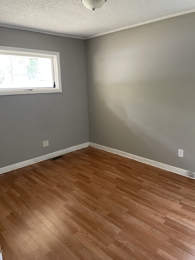 Building Photo - 300 St Anne Pl