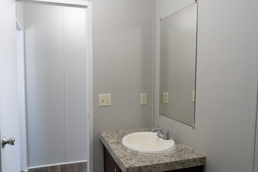 Building Photo - 120 Parma Ct