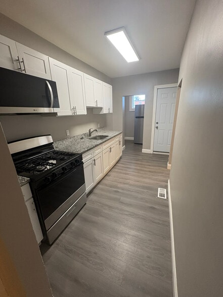 Building Photo - 3715 Oakmont Ave