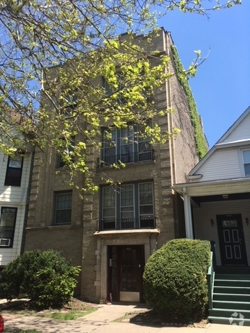 Building Photo - 3643 N Hermitage Ave