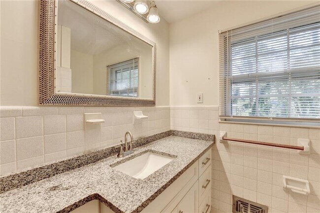 Building Photo - 2628 Whitehurst Dr