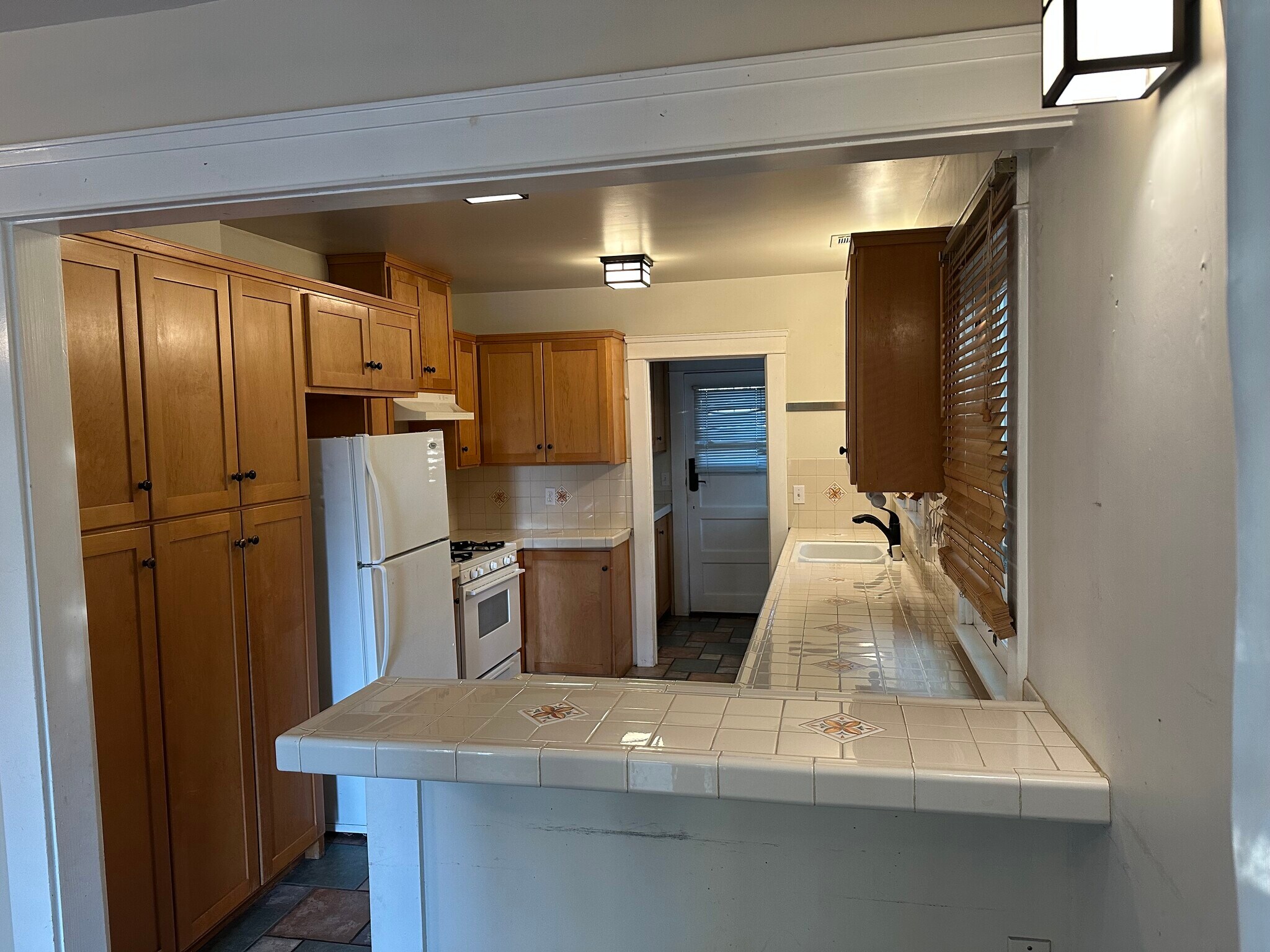 Building Photo - 325 E Colorado Blvd