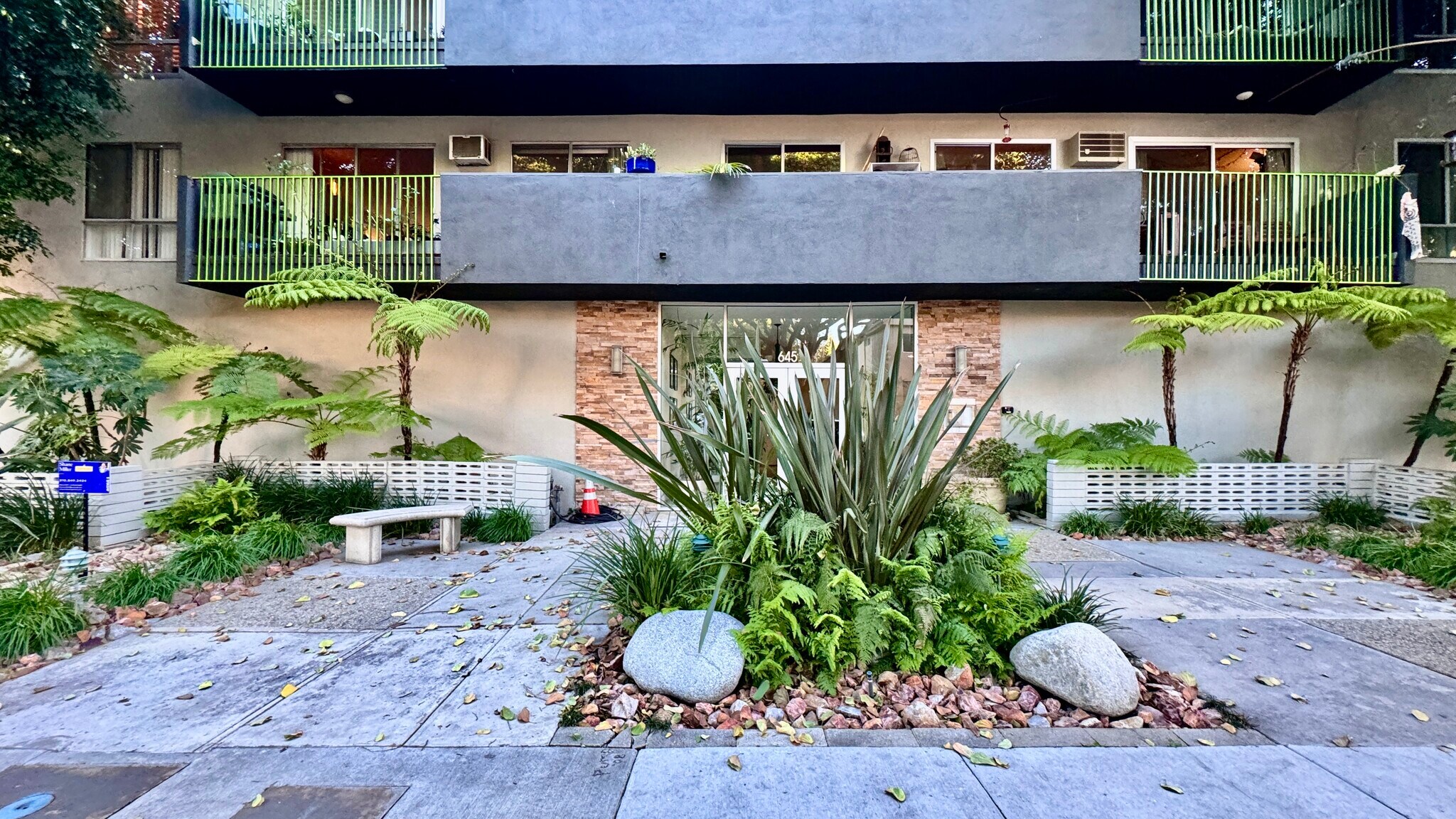 Building Photo - 645 Westmount Dr