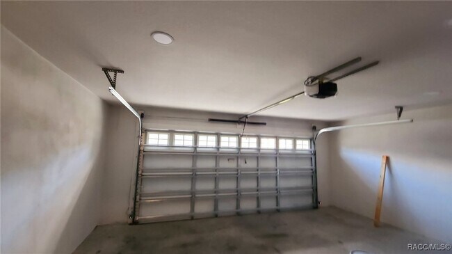 Building Photo - 23 Lone Pine St