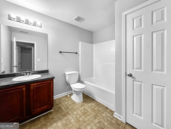 Building Photo - 655 Balerma St