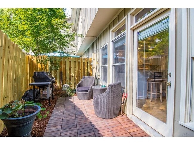 Building Photo - 1516 Howell Mill Rd NW