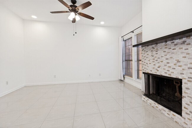 Building Photo - 5100 Verde Valley Ln