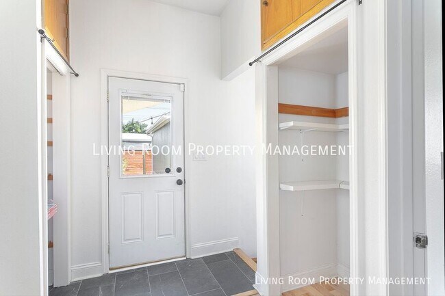 Building Photo - 5515 N Bowdoin St