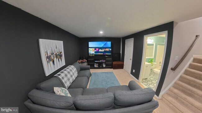 Building Photo - 16883 Toms River Loop