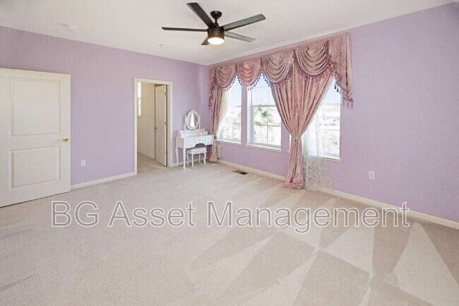 Building Photo - 1653 Northshore Dr