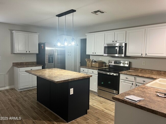 Building Photo - 24911 W Dove Run Dr