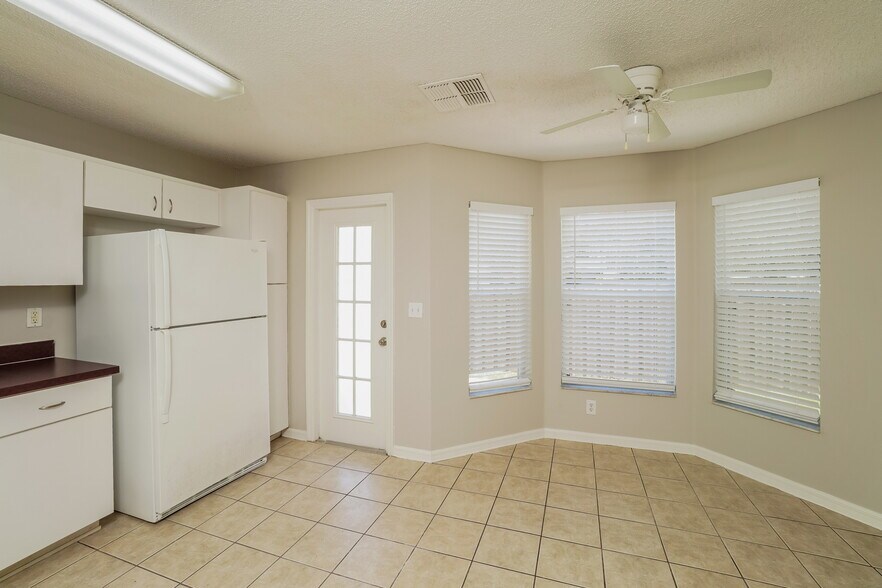 Building Photo - 6035 Pointe Pleasant Blvd