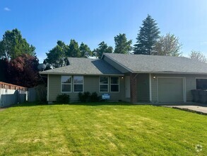 Building Photo - 3 Bedroom 2 Bath McMinnville OR