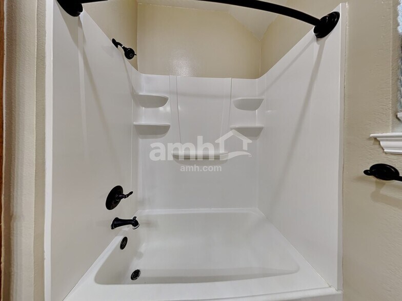 Building Photo - 109 Firestone Dr