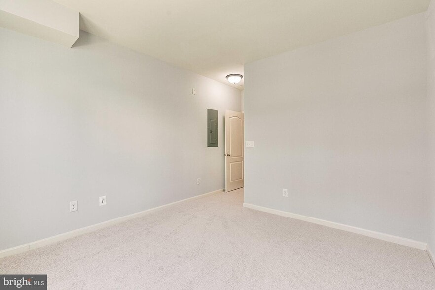 Building Photo - 24701 Byrne Meadow Sq