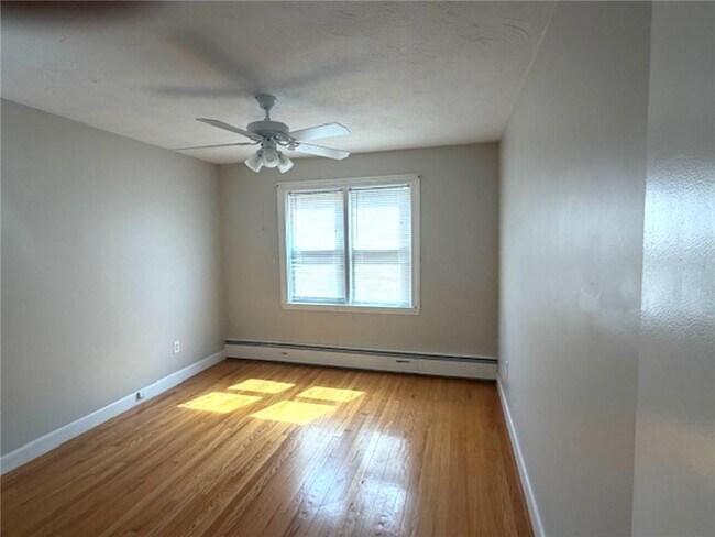 Building Photo - 216 Harris Ave