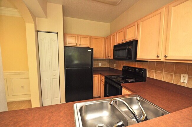 Building Photo - 12861 Madison Pointe Cir
