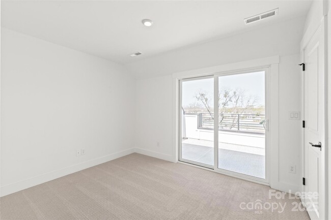 Building Photo - 417 Blairhill Rd