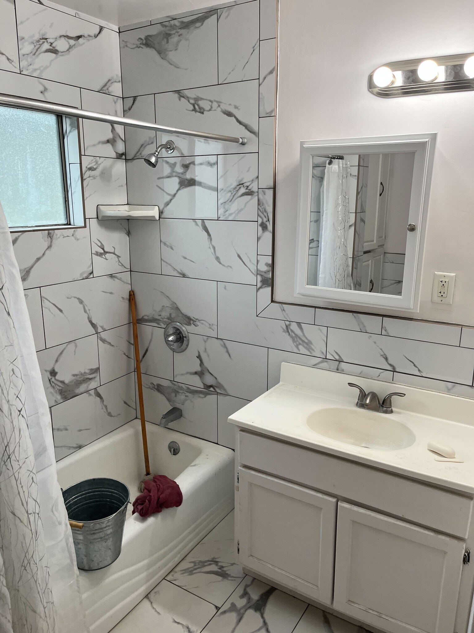 Building Photo - 10408 McNerney Ave