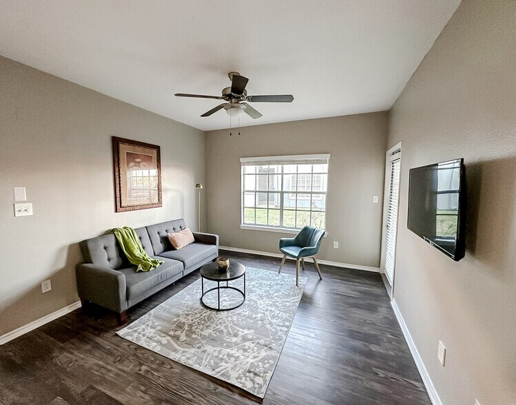 Building Photo - 6225 Saratoga Blvd