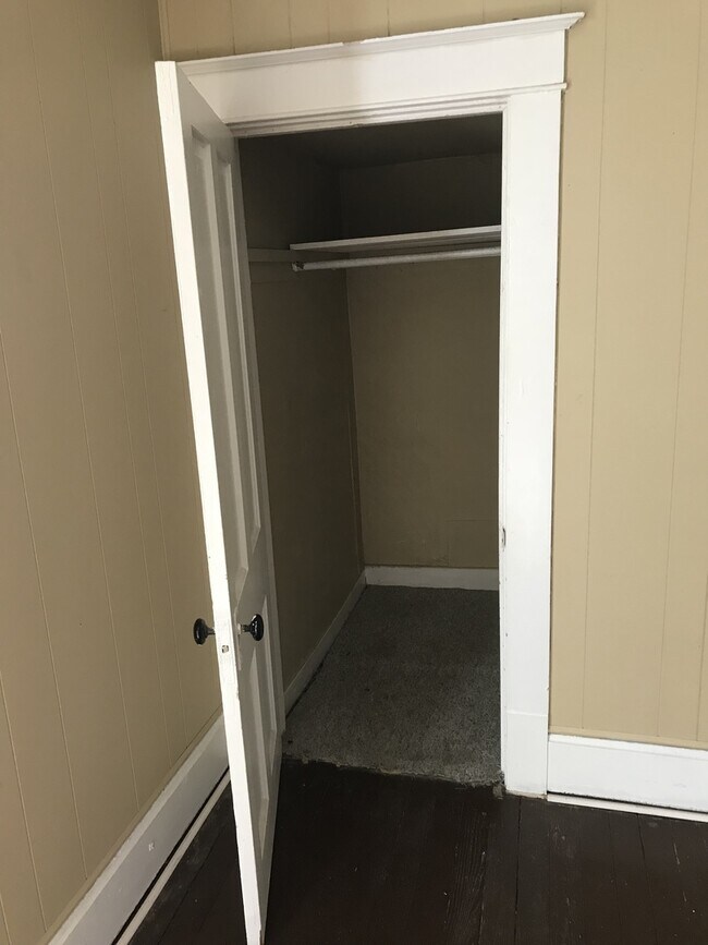 Building Photo - 1 Bedroom Apartment w/ Balcony in Downtown Lafayette